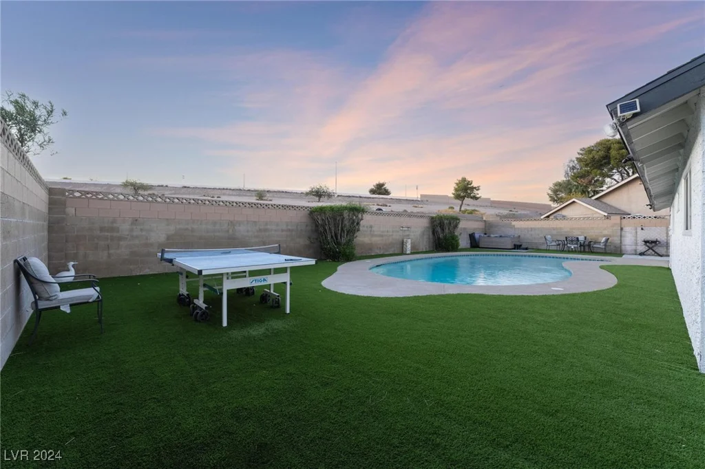 4261 El Moor, Las Vegas, NV 89121