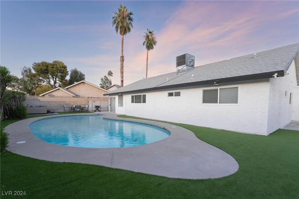4261 El Moor, Las Vegas, NV 89121