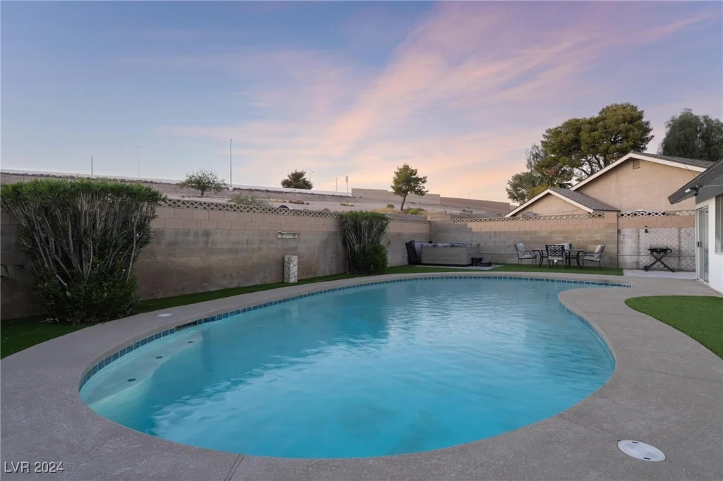 4261 El Moor, Las Vegas, NV 89121