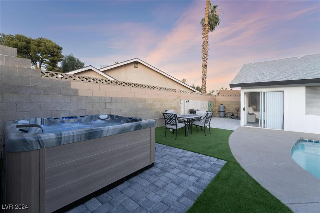 4261 El Moor, Las Vegas, NV 89121