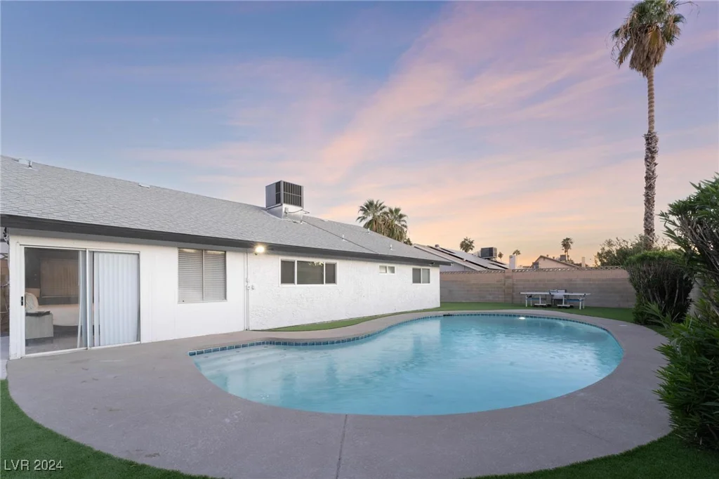 4261 El Moor, Las Vegas, NV 89121