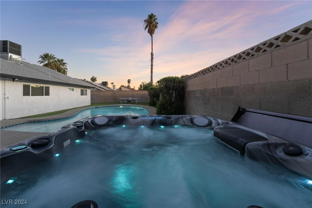 4261 El Moor, Las Vegas, NV 89121