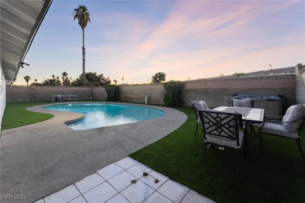 4261 El Moor, Las Vegas, NV 89121