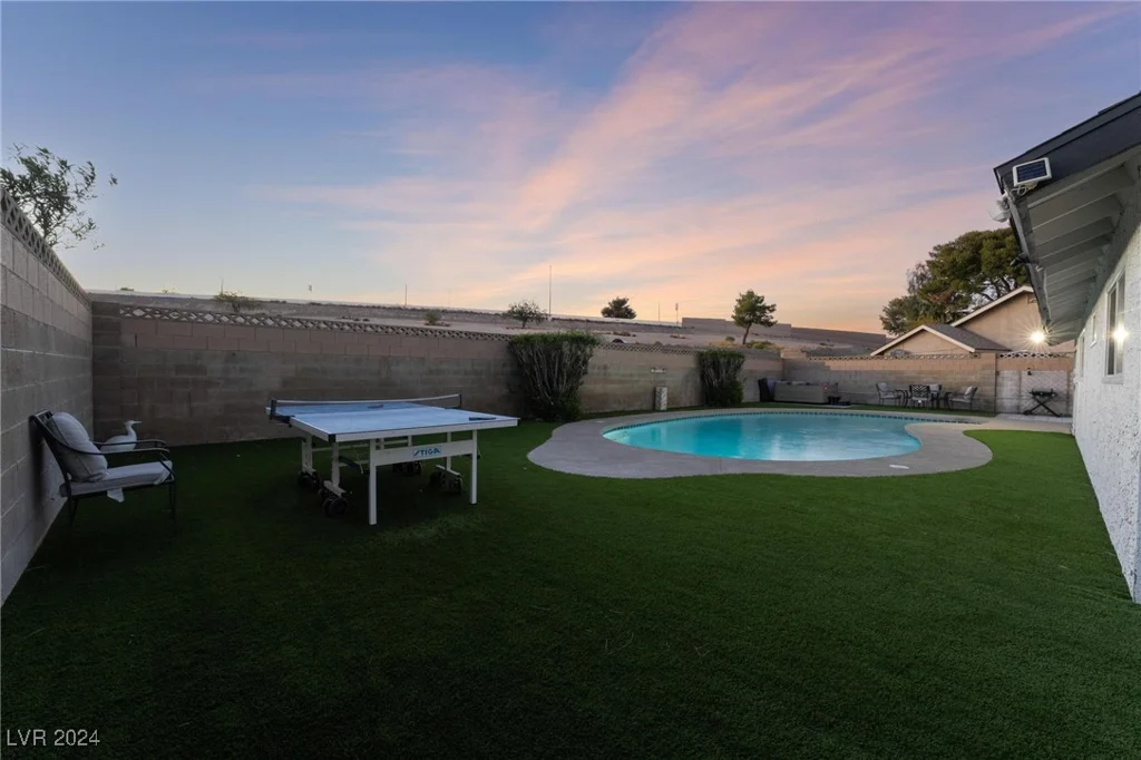 4261 El Moor, Las Vegas, NV 89121