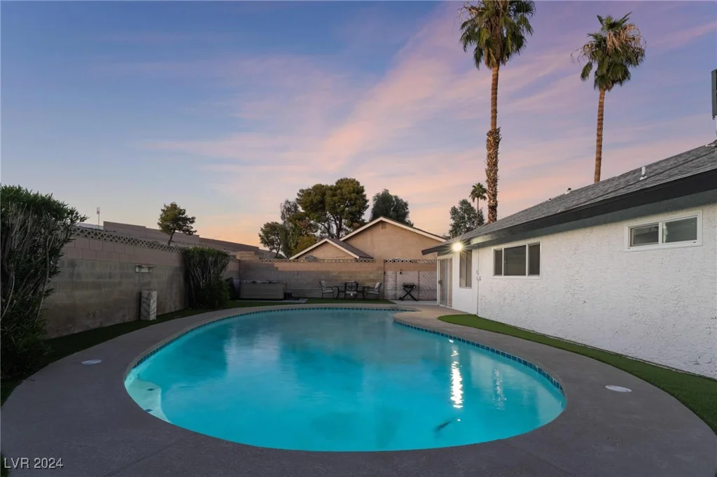 4261 El Moor, Las Vegas, NV 89121
