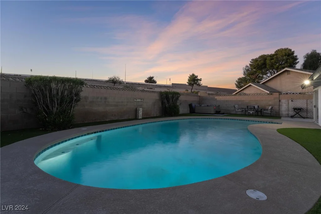 4261 El Moor, Las Vegas, NV 89121