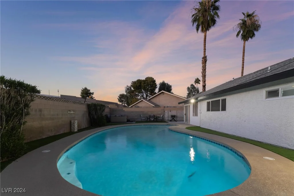 4261 El Moor, Las Vegas, NV 89121