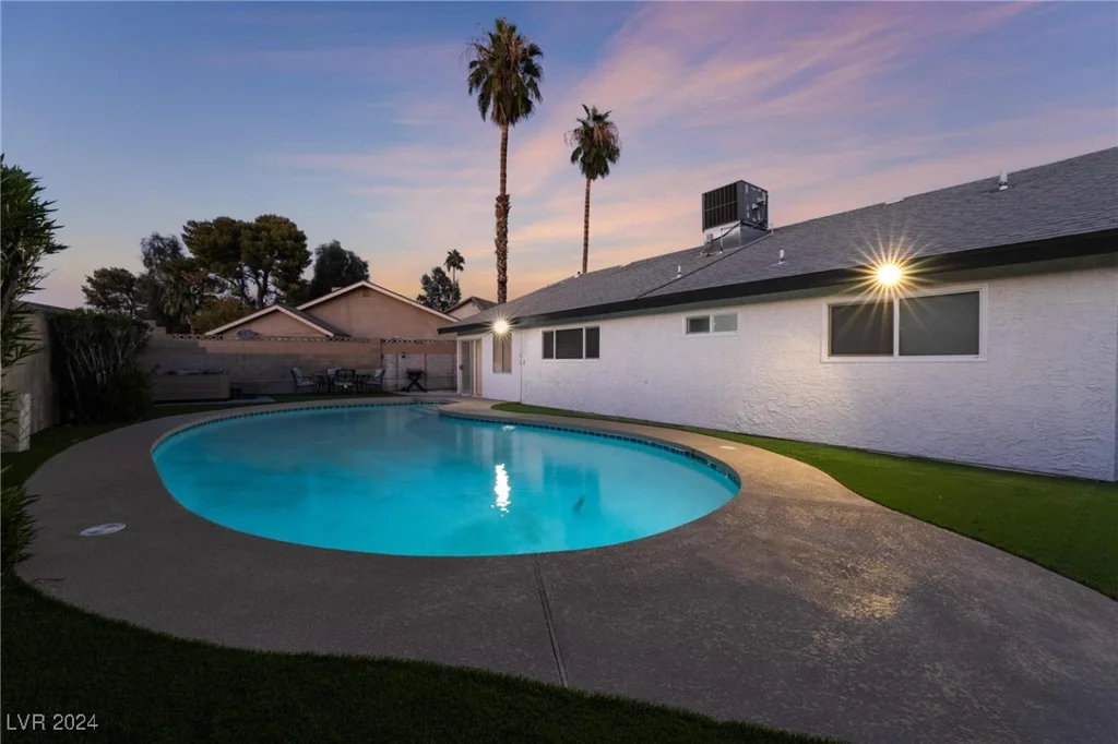 4261 El Moor, Las Vegas, NV 89121