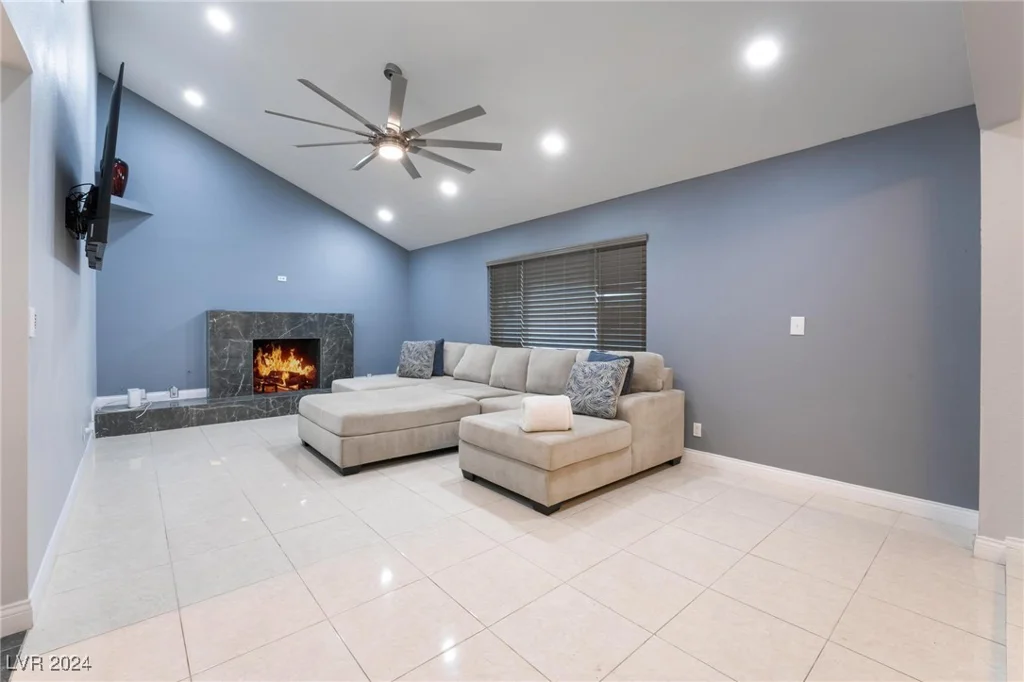 4261 El Moor, Las Vegas, NV 89121