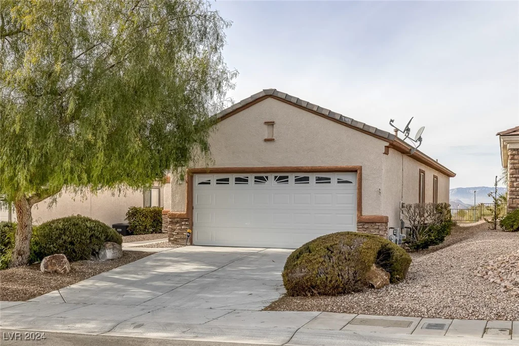 2540 Eclipsing Stars, Henderson, NV 89044