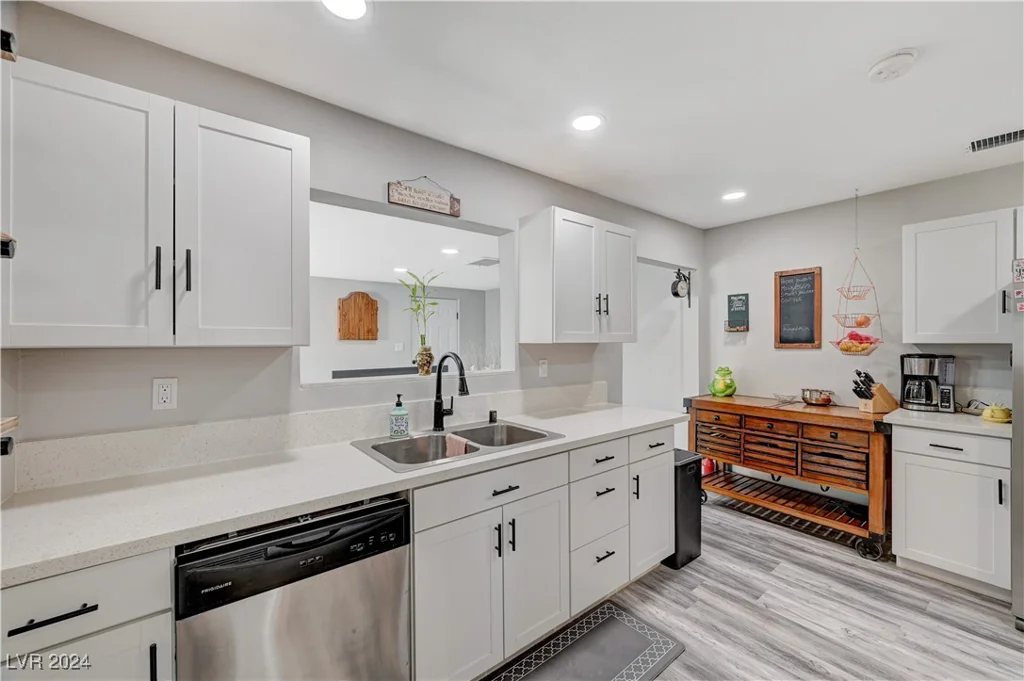 1829 Sweeney, Las Vegas, NV 89104