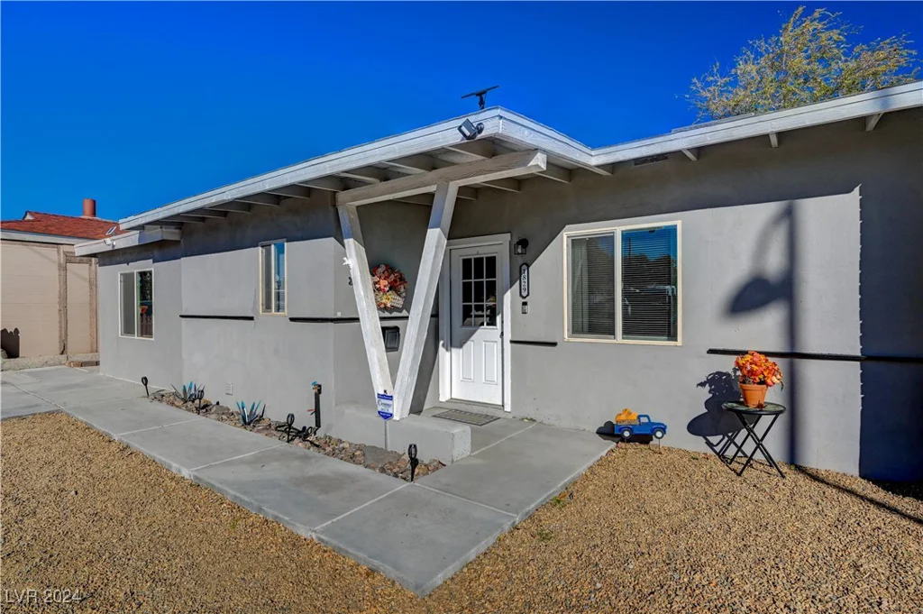 1829 Sweeney, Las Vegas, NV 89104