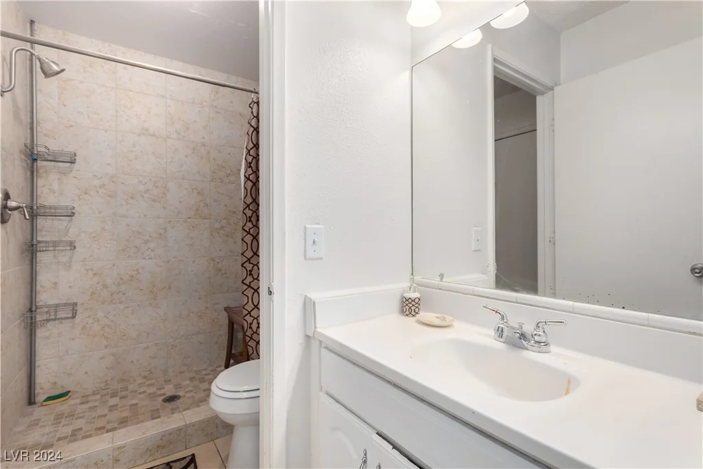 6245 Don Zarembo, Las Vegas, NV 89108