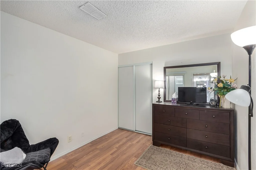 6245 Don Zarembo, Las Vegas, NV 89108