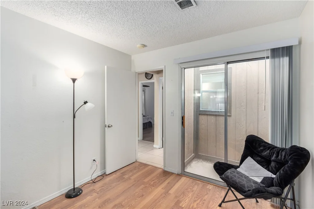 6245 Don Zarembo, Las Vegas, NV 89108