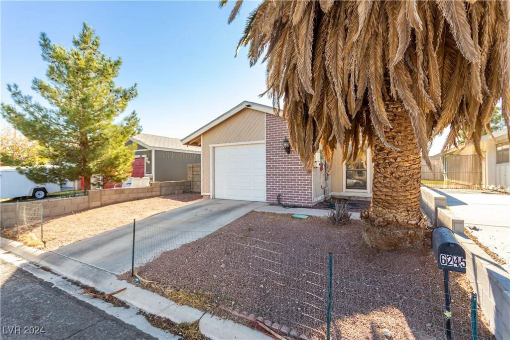 6245 Don Zarembo, Las Vegas, NV 89108