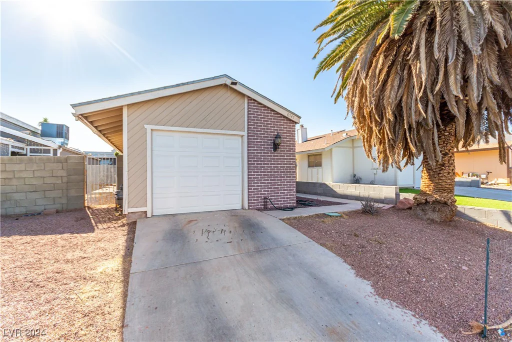 6245 Don Zarembo, Las Vegas, NV 89108
