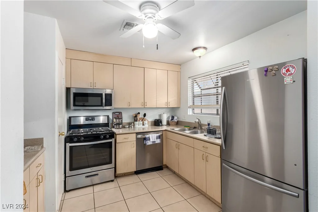 6245 Don Zarembo, Las Vegas, NV 89108