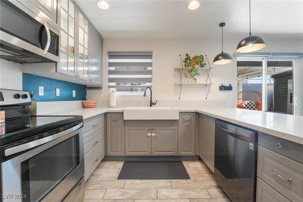 1671 Commanche, Las Vegas, NV 89169