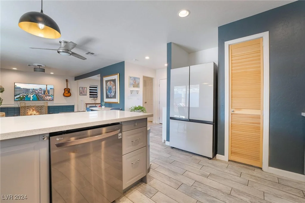 1671 Commanche, Las Vegas, NV 89169