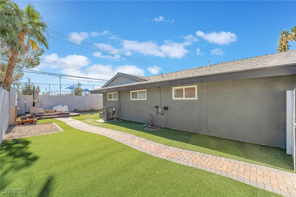 1671 Commanche, Las Vegas, NV 89169