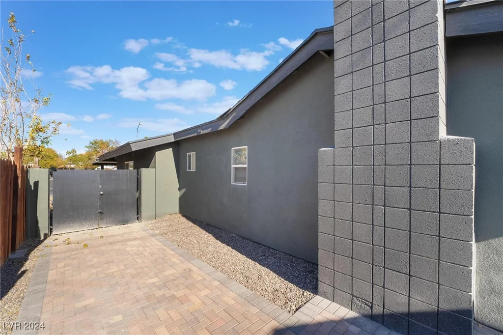 1671 Commanche, Las Vegas, NV 89169