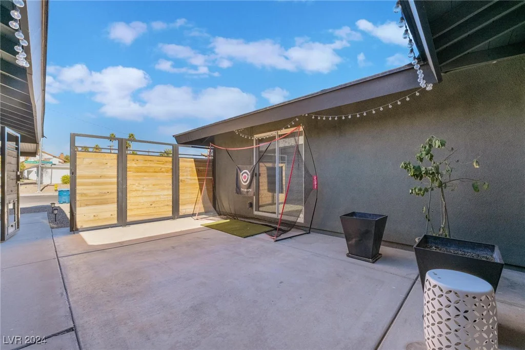1671 Commanche, Las Vegas, NV 89169