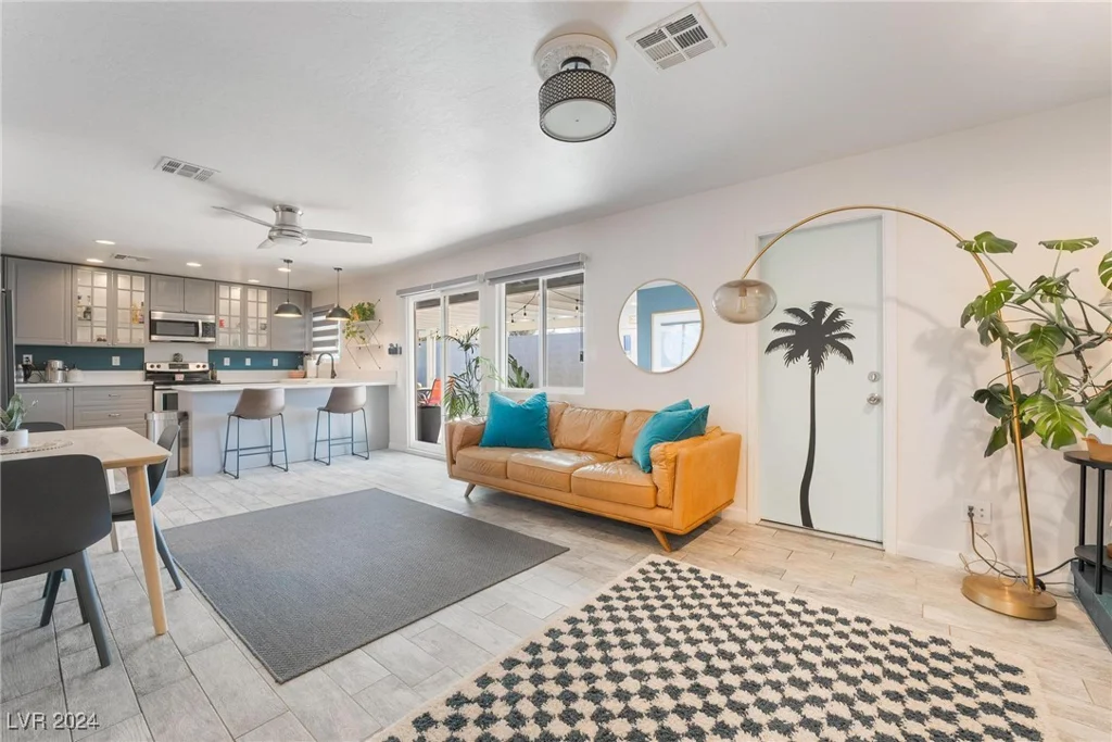 1671 Commanche, Las Vegas, NV 89169