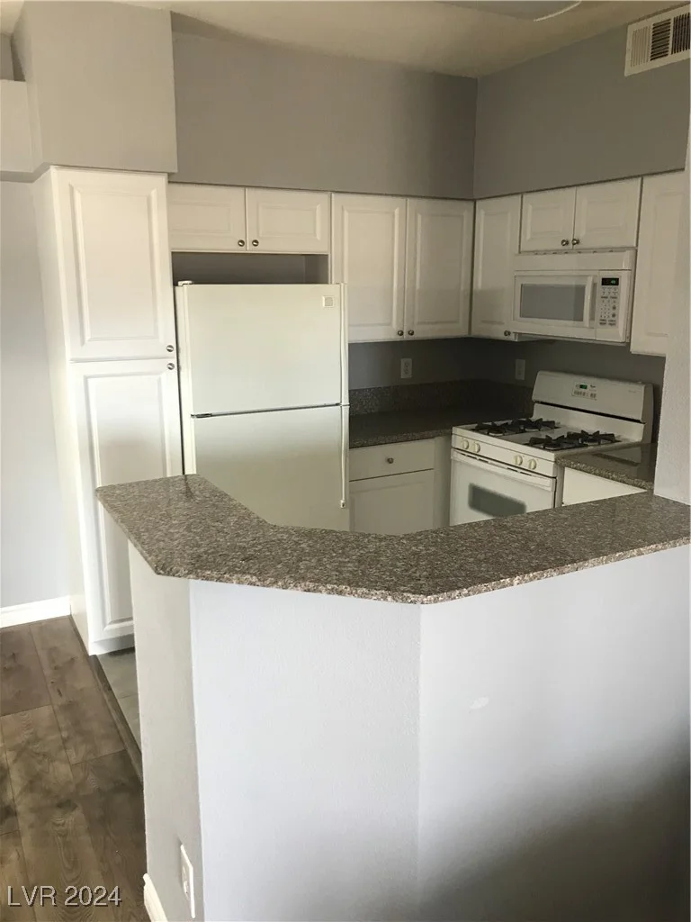 5415 Harmon, Las Vegas, NV 89103
