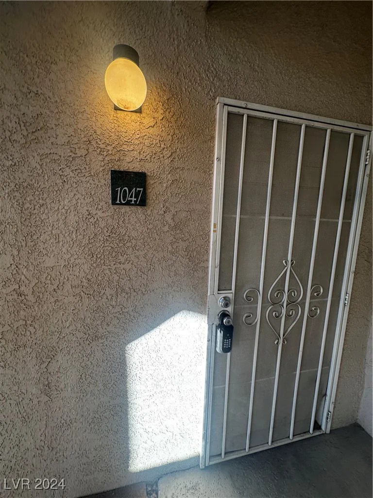 5415 Harmon, Las Vegas, NV 89103