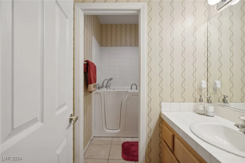 9900 Summer Ash, Las Vegas, NV 89134