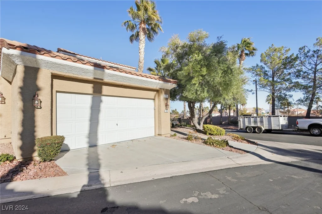 9900 Summer Ash, Las Vegas, NV 89134