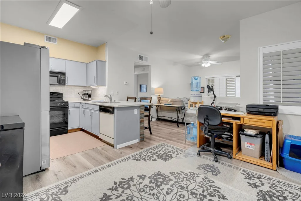 5751 Hacienda, Las Vegas, NV 89122