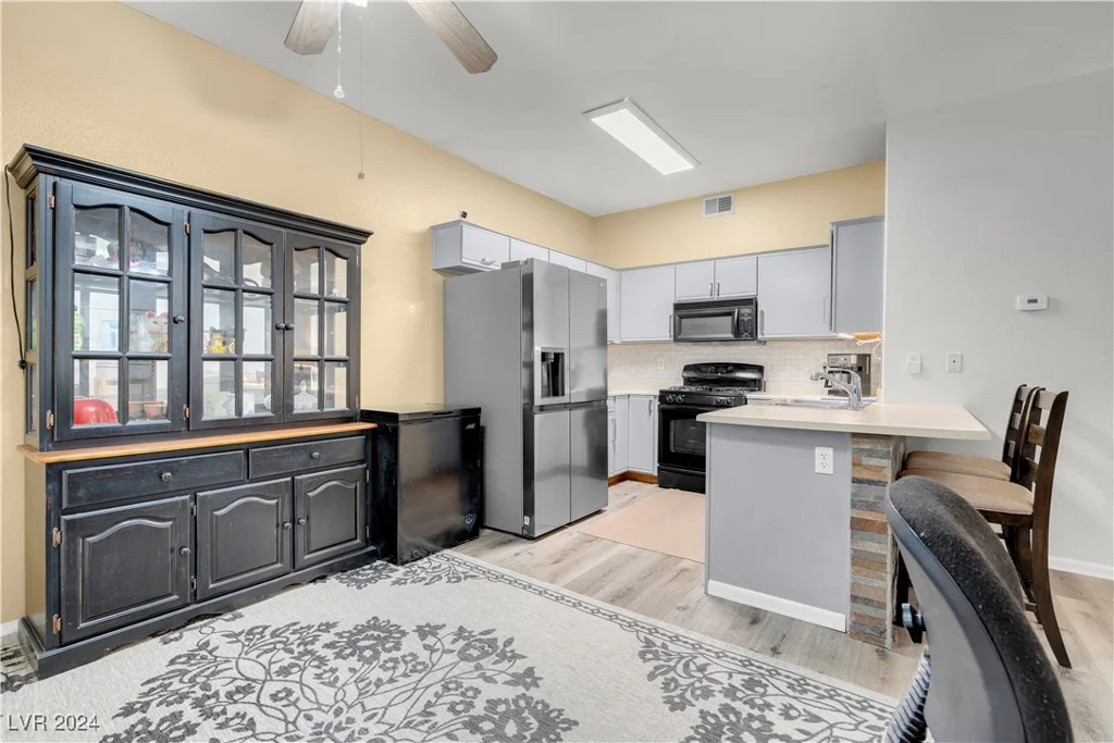 5751 Hacienda, Las Vegas, NV 89122
