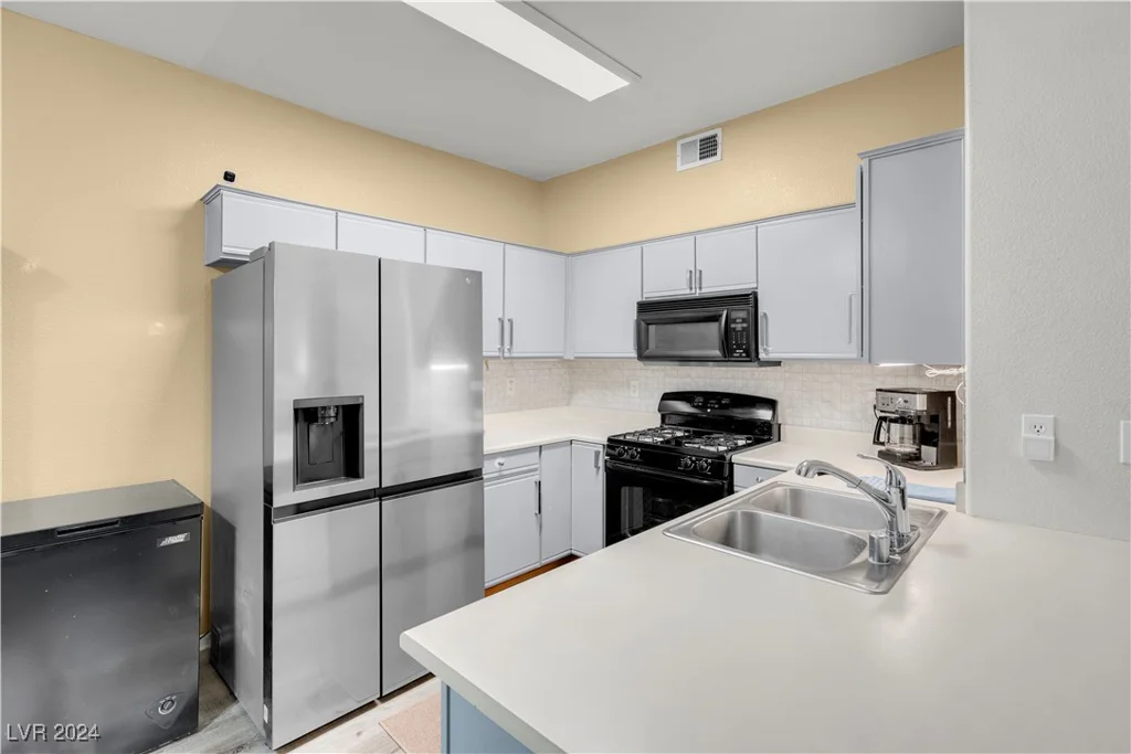 5751 Hacienda, Las Vegas, NV 89122