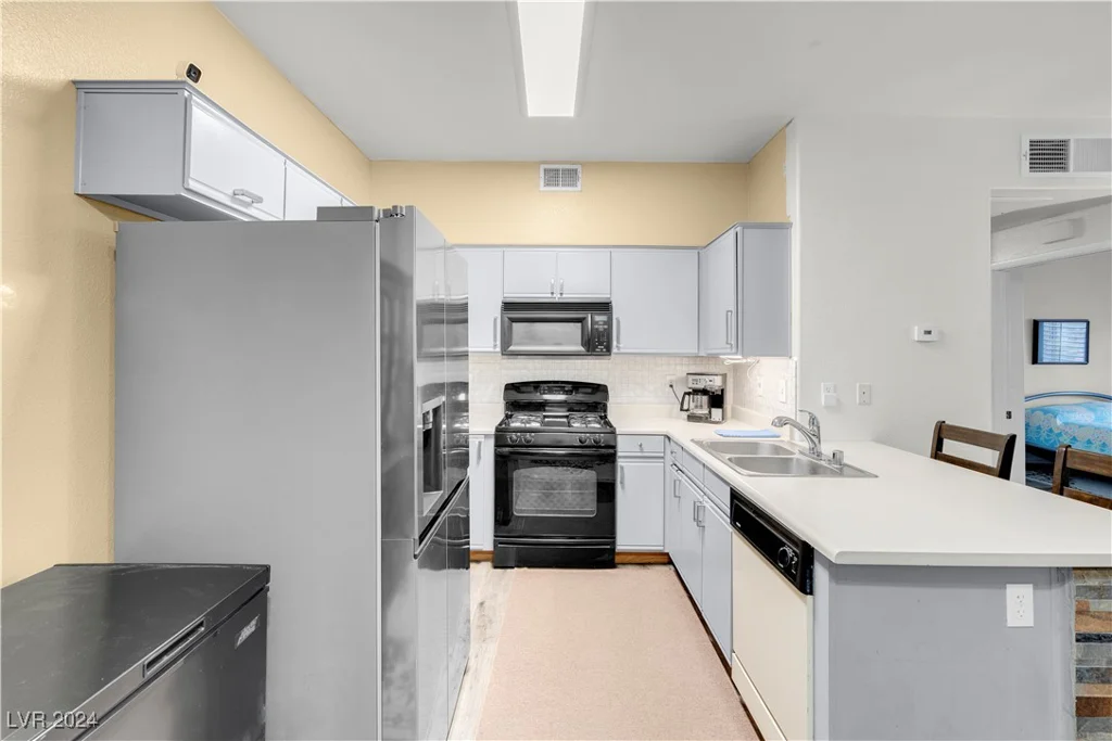 5751 Hacienda, Las Vegas, NV 89122