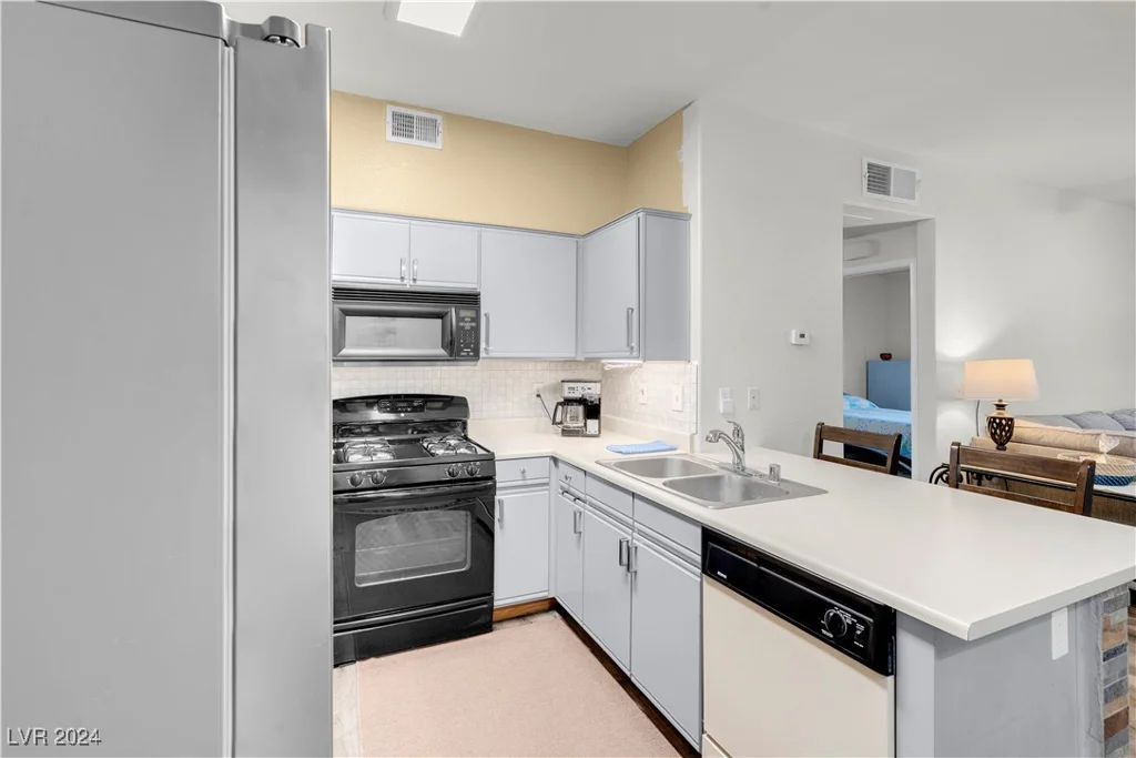 5751 Hacienda, Las Vegas, NV 89122