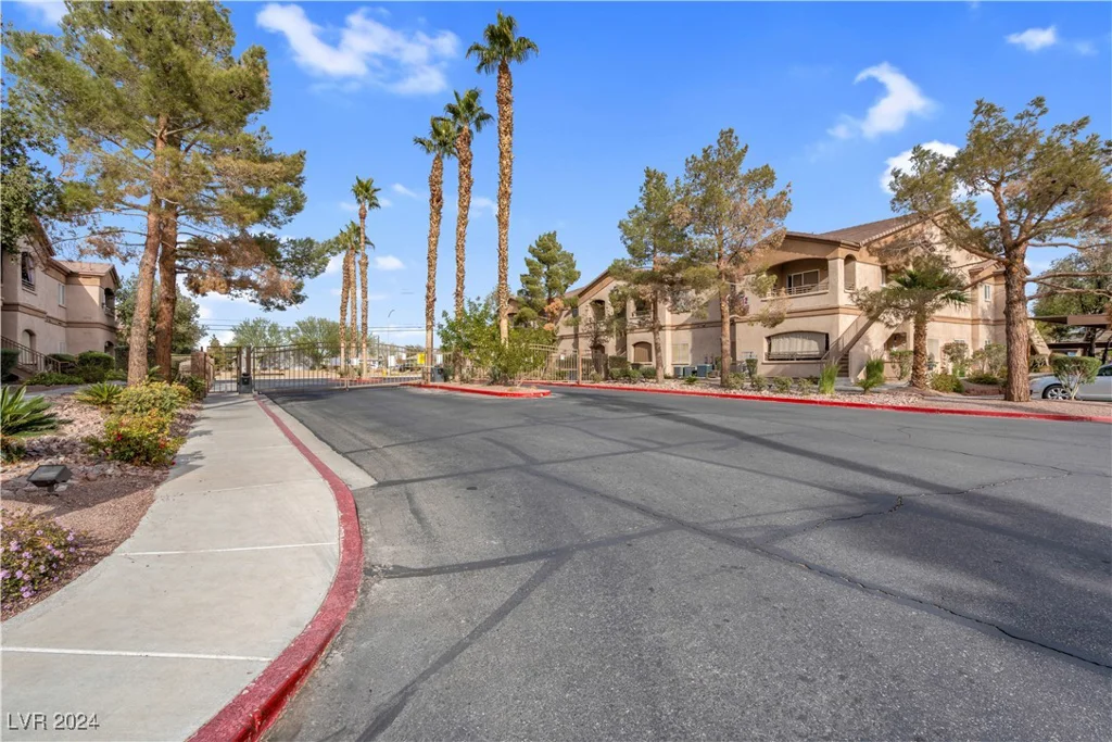 5751 Hacienda, Las Vegas, NV 89122