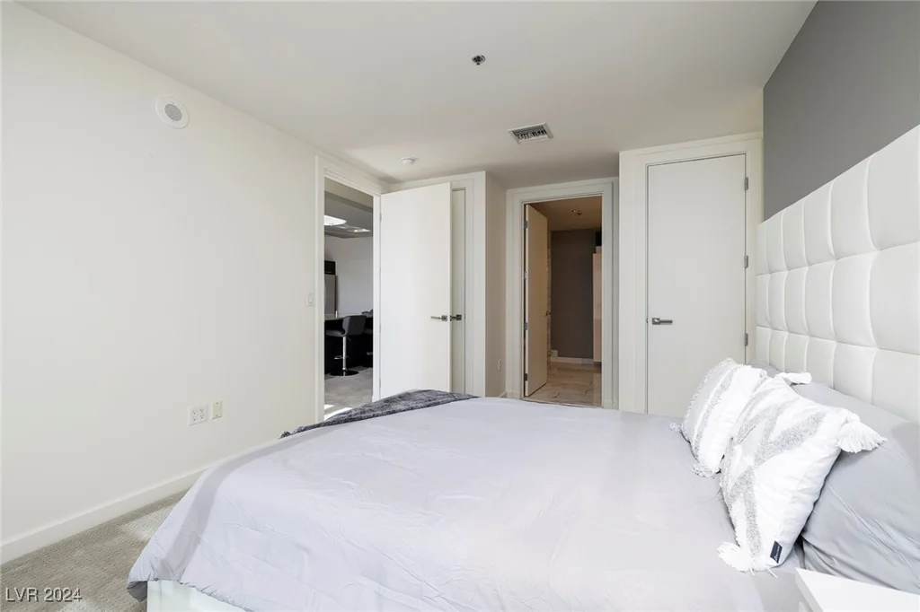 4471 Dean Martin, Las Vegas, NV 89103