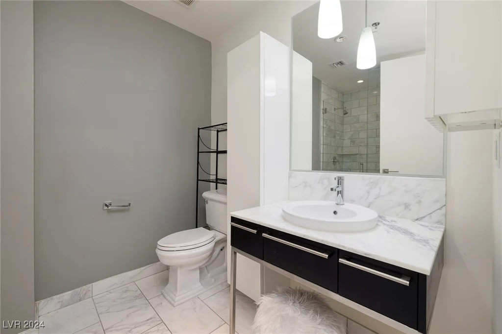 4471 Dean Martin, Las Vegas, NV 89103