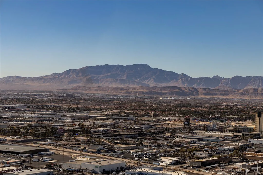 4471 Dean Martin, Las Vegas, NV 89103