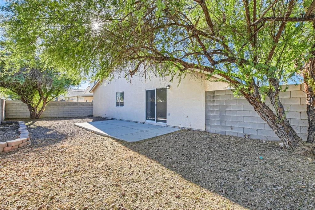 2432 Country Valley, North Las Vegas, NV 89030