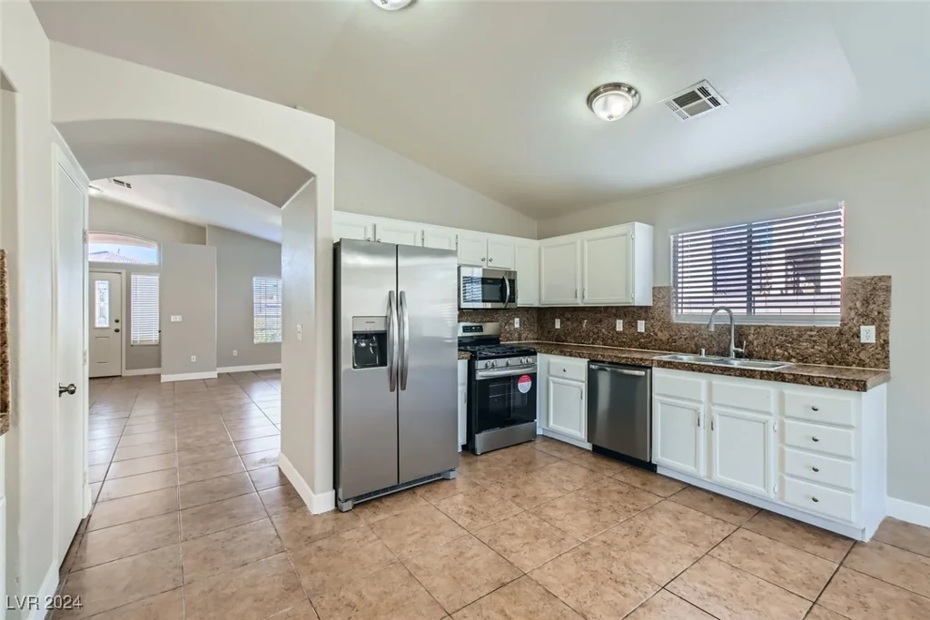 2432 Country Valley, North Las Vegas, NV 89030