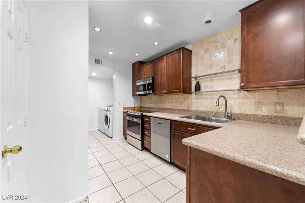 8405 Sewards Bluff, Las Vegas, NV 89129