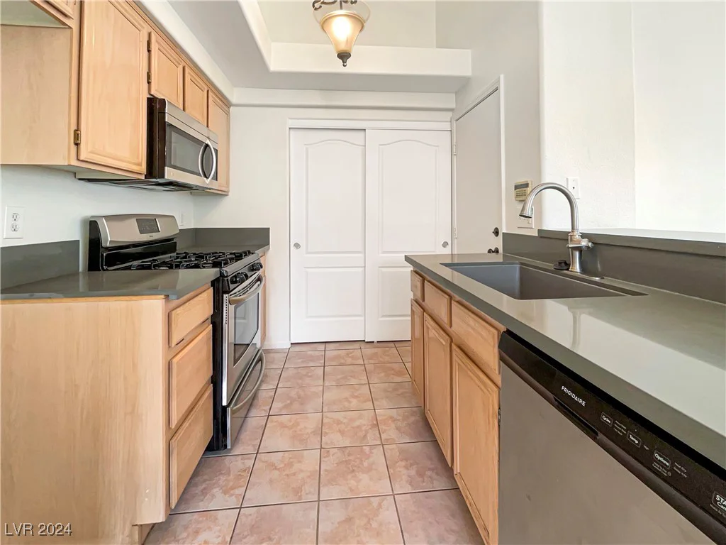 5998 Greenery View, Las Vegas, NV 89118