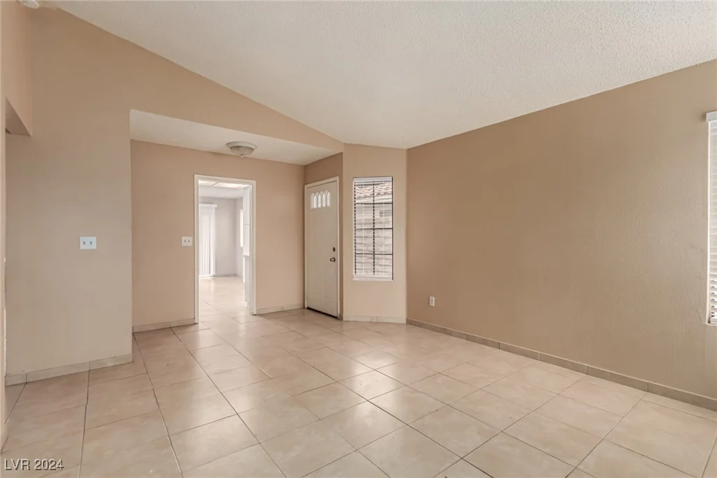 7556 Kalmalii, Las Vegas, NV 89147
