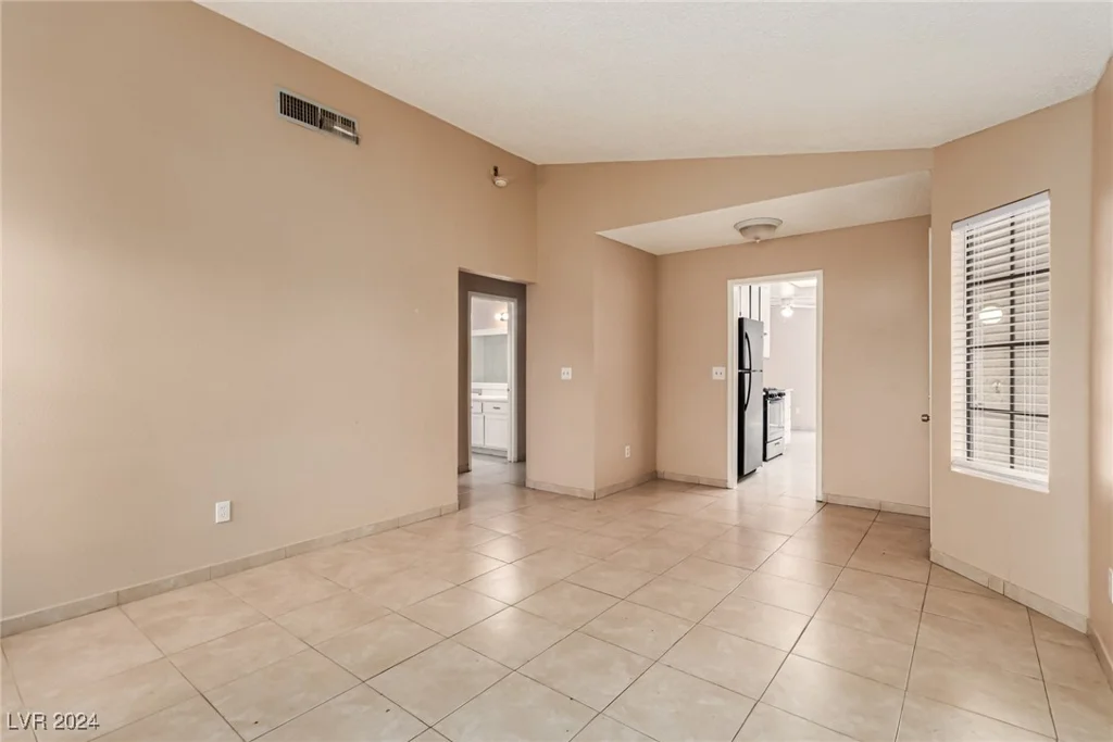 7556 Kalmalii, Las Vegas, NV 89147