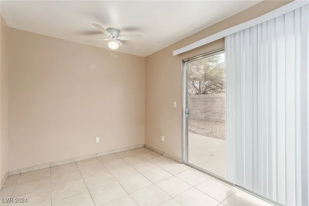 7556 Kalmalii, Las Vegas, NV 89147