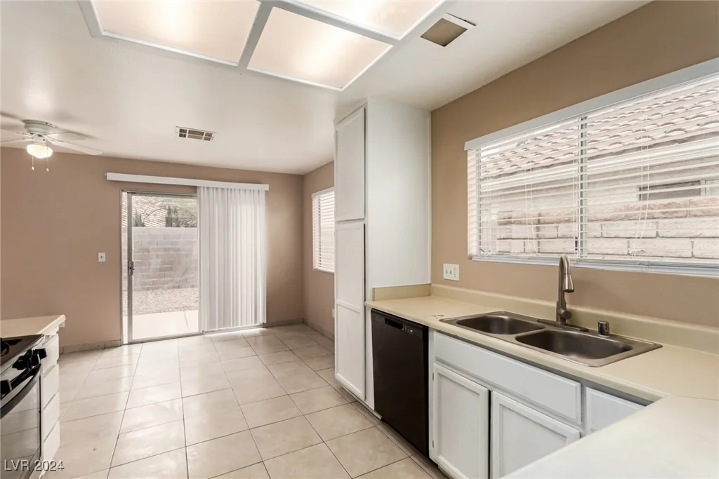 7556 Kalmalii, Las Vegas, NV 89147