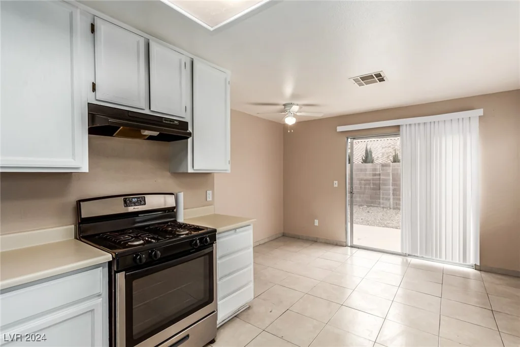 7556 Kalmalii, Las Vegas, NV 89147